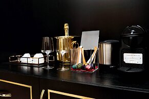 Spanish Diamond Luxury Suites & Jacuzzi