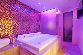 Spanish Diamond Luxury Suites & Jacuzzi