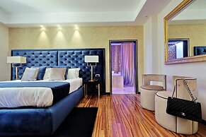 Spanish Diamond Luxury Suites & Jacuzzi