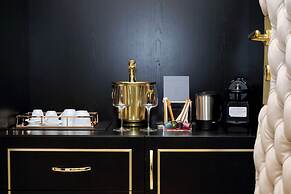 Spanish Diamond Luxury Suites & Jacuzzi