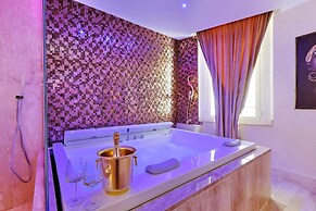 Spanish Diamond Luxury Suites & Jacuzzi
