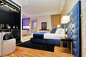 Spanish Diamond Luxury Suites & Jacuzzi