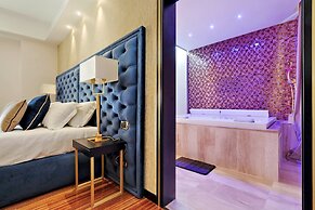 Spanish Diamond Luxury Suites & Jacuzzi