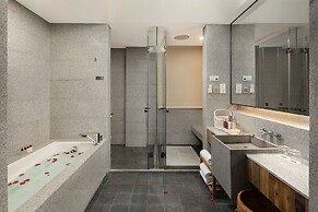 QI Hotel
