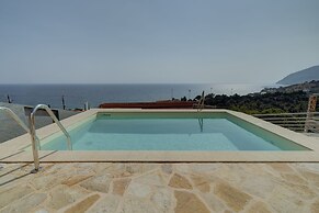 Ouzo Panoramic Houses 2, with private pool