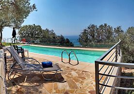 Ouzo Panoramic Houses 2, with private pool