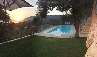 Ouzo Panoramic Houses 2, with private pool