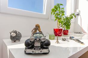 Spacious apartment Neven near center, with two AC units