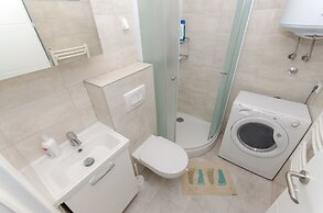 Spacious apartment Neven near center, with two AC units