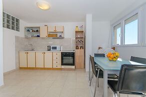 Spacious apartment Neven near center, with two AC units