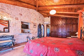 The Vivian - Luxury Stone Villa