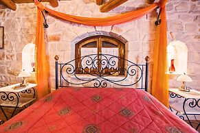 The Vivian - Luxury Stone Villa