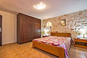 The Vivian - Luxury Stone Villa