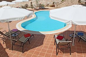 The Vivian - Luxury Stone Villa