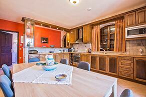 The Vivian - Luxury Stone Villa