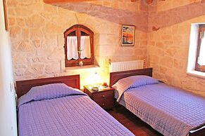 The Vivian - Luxury Stone Villa