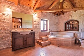 The Vivian - Luxury Stone Villa