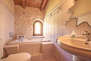 The Vivian - Luxury Stone Villa