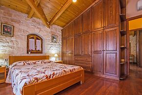 The Vivian - Luxury Stone Villa