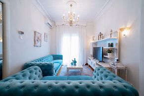 Acropolis Deluxe Apt Must