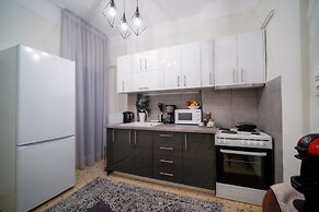 Acropolis Deluxe Apt Must