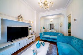 Acropolis Deluxe Apt Must