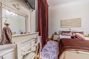 Acropolis Deluxe Apt Must