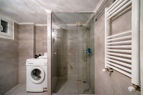 Acropolis Deluxe Apt Must