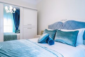 Acropolis Deluxe Apt Must