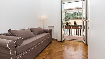 Rental In Rome Colosseum View Luxury Apartment
