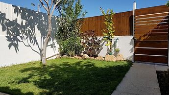 Magnific Studio with a cozy garden