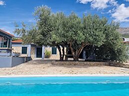 Luxury villa complex Pendolino with heated pool and jacuzzi