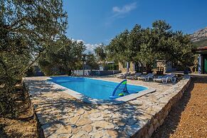 Luxury villa complex Pendolino with heated pool and jacuzzi