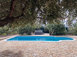 Luxury villa complex Pendolino with heated pool and jacuzzi