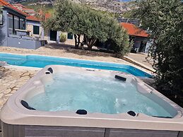 Luxury villa complex Pendolino with heated pool and jacuzzi