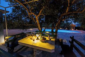 Luxury villa complex Pendolino with heated pool and jacuzzi