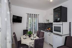 Luxury villa complex Pendolino with heated pool and jacuzzi