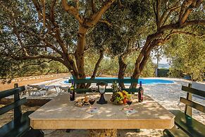 Luxury villa complex Pendolino with heated pool and jacuzzi