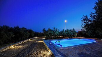 Luxury villa complex Pendolino with heated pool and jacuzzi