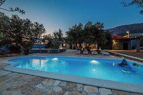 Luxury villa complex Pendolino with heated pool and jacuzzi