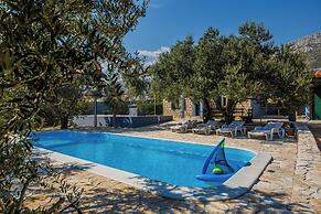 Luxury villa complex Pendolino with heated pool and jacuzzi