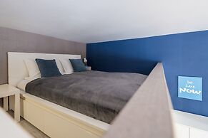 happy home Budapest BLUE