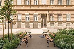 happy home Budapest BLUE