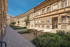 happy home Budapest BLUE