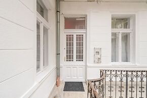 happy home Budapest FOX