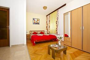 Apartment Topic near Beach