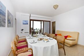 Apartment Topic near Beach