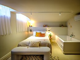 FINCH Boutique Hotel