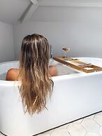 FINCH Boutique Hotel