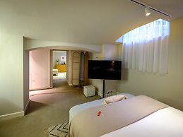 FINCH Boutique Hotel